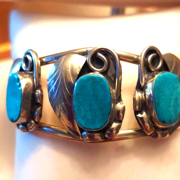 FINAL SALE Sterling silver turqouise cuff bracelet - Picture 4 of 14